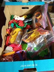 lot 321 image: Box of Cookie Cutters - Mostly HolidaySeasonal