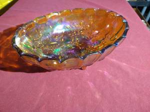 lot 324 image: Pretty Vintage Glass Dish