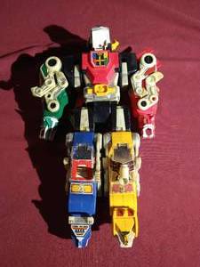 lot 325 image: 1984 Voltron Action Figure