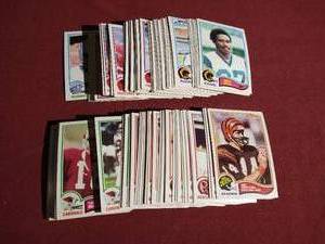 lot 359 image: Large Lot of 1982 Topps Football Cards