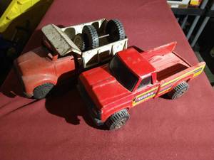lot 375 image: (2) Vintage Metal Trucks