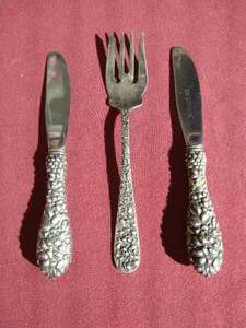 lot 383 image: (3) Stieff Sterling Silver Flatware Pieces