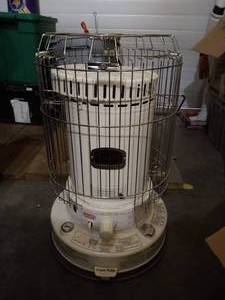 lot 402 image: Dyna-Glo Kerosene Heater