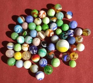 lot 414 image: Vintage Marble Lot - Some Uranium Glass