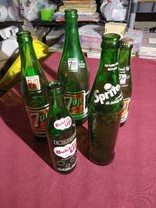 lot 426 image: (5) Vintage Pop Bottles - 7-Up, Sprite & Bubble Up