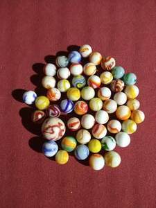 lot 447 image: Vintage Marble Lot - Some Uranium Glass