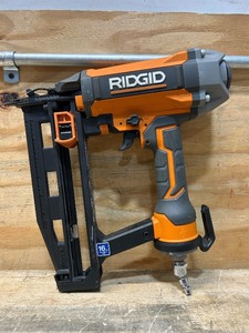 lot 25 image: Ridgid R250SFF Straight Finish Nailer 16 GA straight Nailer