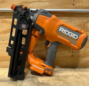 lot 26 image: Ridgid R09894 Framing Nailer 18V 21 Round Head Nail