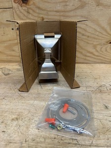 lot 61 image: Luminaire Surface Square Single