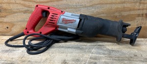 lot 81 image: Milwaukee Sawzal 6519-30