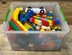 lot 169 image: Duplo Tub of Bricks