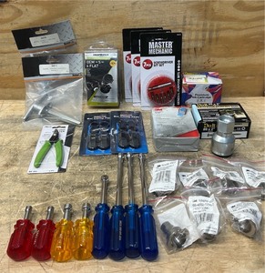 lot 190 image: Random tool, accessory lot of 27