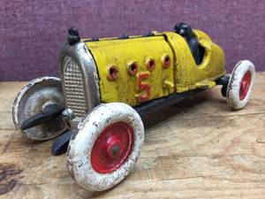 lot 105 image: Vintage Cast Iron Toy Race Car - Hubley AC Williams Arcade