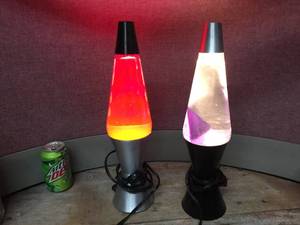 lot 118 image: 2 Vintage Lava Lamps - 16 12 Both Work