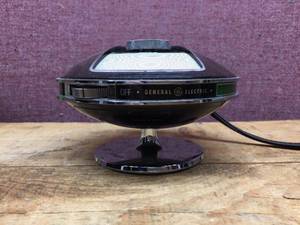 lot 119 image: Vintage General ElectricGE - Flying SaucerUFOAtomic - AM Radio
