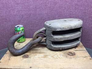 lot 129 image: Large Antique Barn Pulley