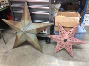 lot 148 image: Modern Metal Star Hanging Decor