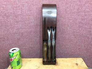 lot 169 image: Vintage Cutco 3 Pc #1026 #1027 #1028 Set with Bakelite Wall Hanger