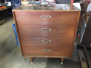 lot 172 image: MCM B.P. John 4 Drawer Dresser - 32 x 19 x 37 12