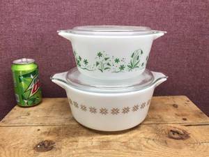 lot 176 image: Vintage 2 Pyrex Casserole wLids - Good Color