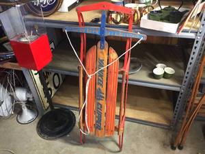 lot 207 image: Survivor Vintage Yankee Clipper - Steel Runner Sled - Good Graphics