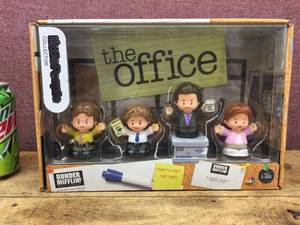 lot 212 image: Little People - The Office - Dunder Mifflin Figures