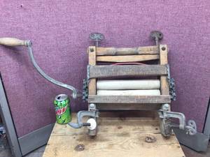 lot 231 image: Antique Wringer Clothes Washer - 1893