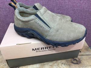 lot 238 image: Like New - Merrel - Womens Sz 8 Performance Footwear