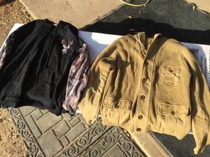 lot 252 image: Mens Med - Orvis SweaterBradford Exchange - Zipup