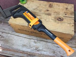 lot 257 image: Fiskars 9 Chopping Machete - Looks Like Used Once - Nice