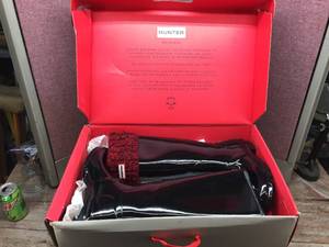 lot 266 image: Beautiful Hunter - Womens Tall Black Gloss Boots - Sz 8