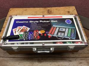 lot 280 image: Casino Style Poker Set