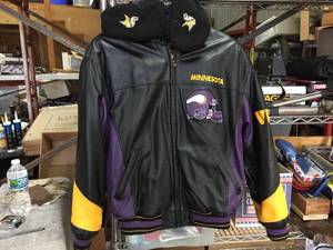 lot 293 image: Vintage Carl Banks - Vikings Leather Jacket - Med - Nice