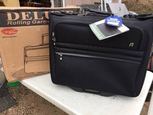 lot 299 image: Olympia - Deluxe Rolling Garment Carrier - RG 945