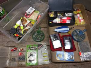 lot 324 image: Vintage Fishing Lures - Pocket Heaters - Sinkers