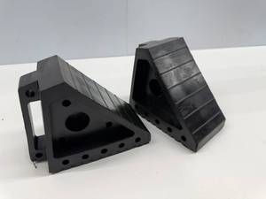 lot 100 image: EXTREME MAX RUBBER WHEEL CHOCK