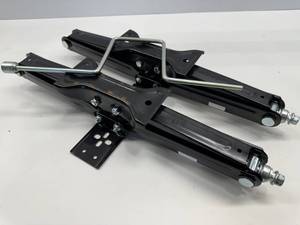 lot 129 image: QUICK PRODUCTS LEVELLING JACKS