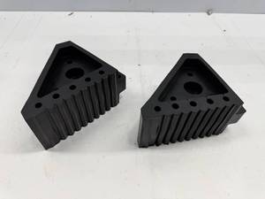 lot 280 image: EXTREME MAX RUBBER WHEEL CHOCKS