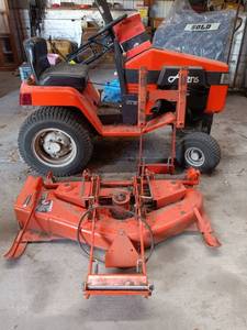 lot 1 image: Ariens Riding Lawn Tractor with Mower Deck Attachment