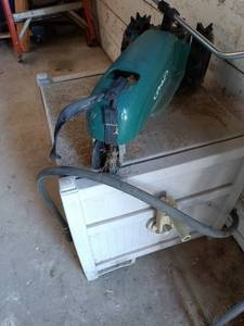 lot 7 image: Lawn Tractor Sprinkler with Hose Reel Cart and Garden Hose