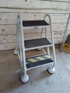 lot 10 image: Uline Rolling Safety Step Ladder with 3 Steps