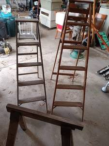 lot 18 image: Set of 2 Wooden Step Ladders and 1 Wooden Sawhorse