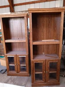 lot 22 image: Pair of Oak Finish Bookcases with Glass Doors