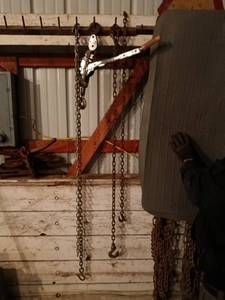 lot 50 image: Lever Chain Hoist with Hooks and Chains