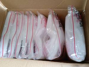 lot 103 image: Box of 100 Minigrip Red Line Reclosable Bags 13 x 18 Inch 2 Mil
