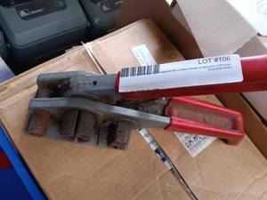 lot 106 image: Heavy Duty Steel Strapping Tensioner Tool with Red Handles