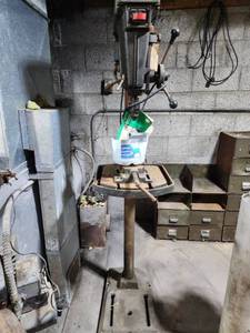 lot 126 image: Vintage Clausing Floor Drill Press