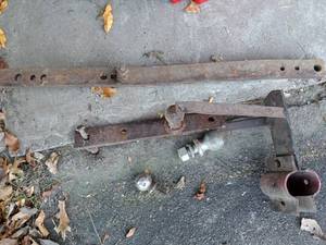 lot 148 image: Used Adjustable Trailer Hitch and Ball Mount Assembly