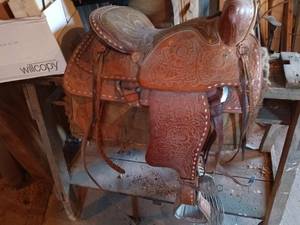 lot 160 image: Tooled Leather Western Horse Saddle with Stirrups