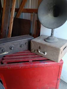 lot 162 image: Vintage Atwater Kent Tube Radio, Horn Speaker, and Phonola Hi-Fi Turntable